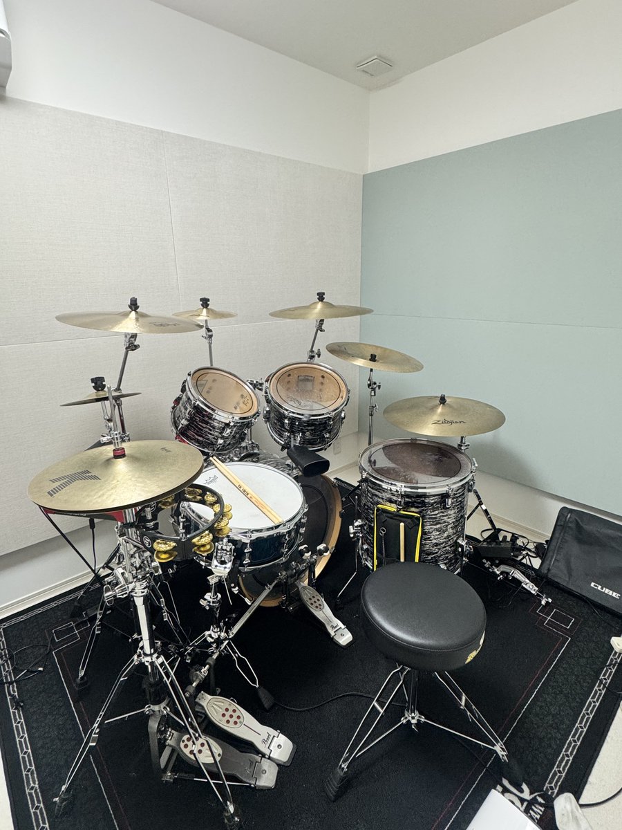 フジ住宅株式会社 <a href="/fuji_jutaku/">フジ住宅株式会社</a> 代表取締役会長今井光郎氏が代表理事の一般社団法人今井光郎文化道徳歴史研究会から助成決定して頂き、拡張工事のお陰でドラムセット2式を設置出来る防音室となり響希も本当に感謝しております。
大変にありがとうございました。

#酒井響希 #全盲ドラマー #ドラマー