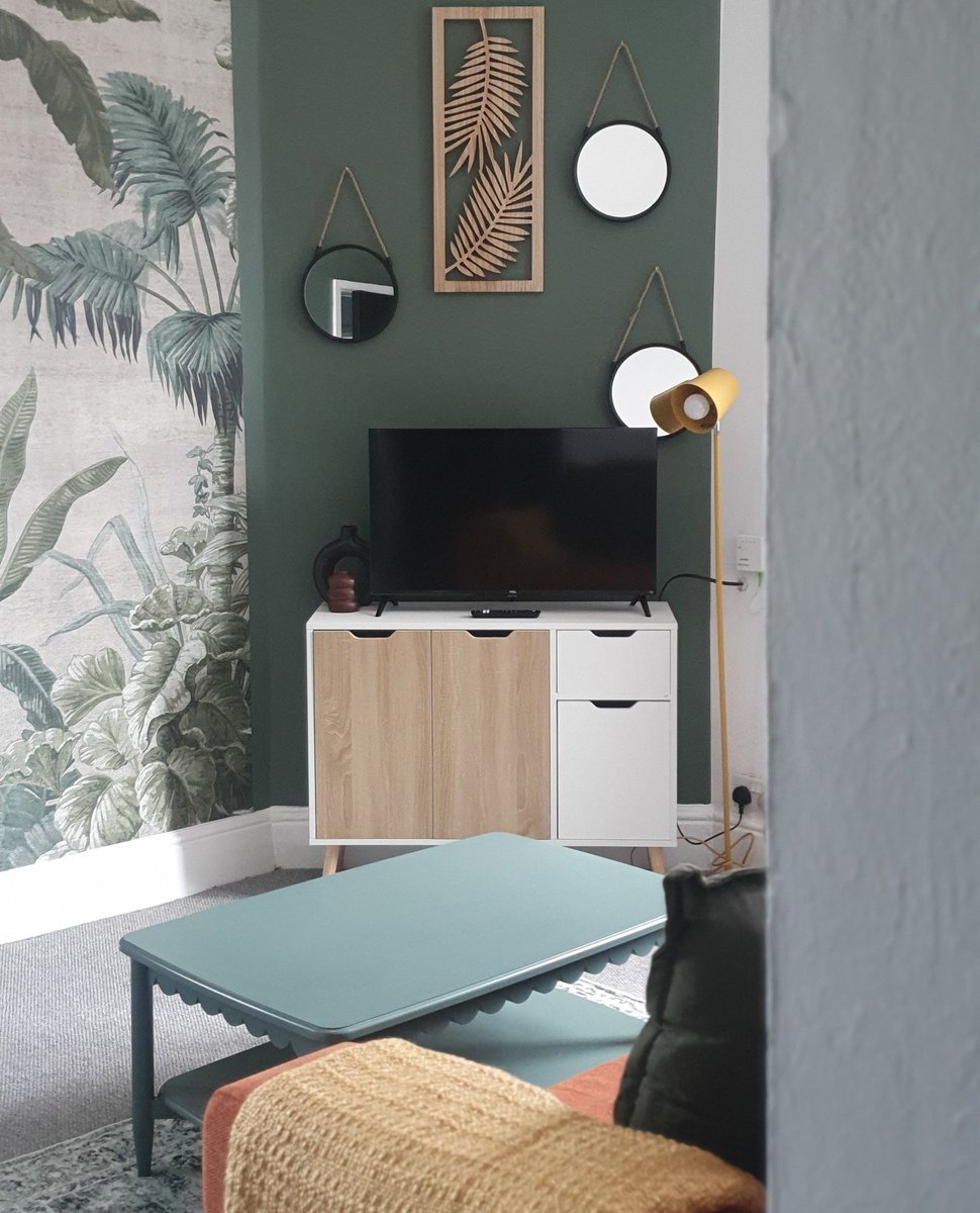 MainInteriors's tweet photo. What to do with a small front room 😍
Give it colours and textures, but don't be afraid to keep it sexy and simple⭐️

#Vibrantliving#Playfuldesign#Boldinteriors#Airbnb#HMO's #interiordesign#design#interior#homedecor#home#decor#interiors #homedesign#art#interiordesigner #furniture https://t.co/TPpZimsEif