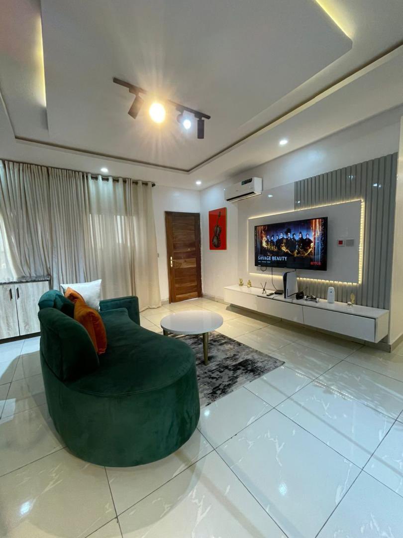 OmotolahC's tweet image. We have apartments for your long and short stays.
1Bedroom apartment
Ikate Lekki Lagos
Ps5, swimming pool, Fast internet,24hrs power supply,Secured Estate and many other features.
Rate per night: 100,000 Naira
Please retweet 🙏🏼