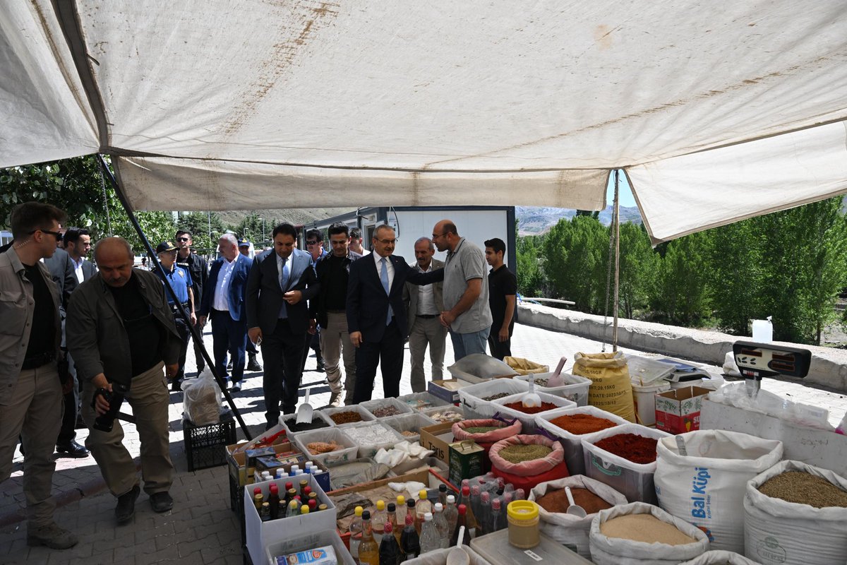 #Kuluncak İlçemizde esnaflarımızı ziyaret ederek bol ve bereketli kazançlar diledik .