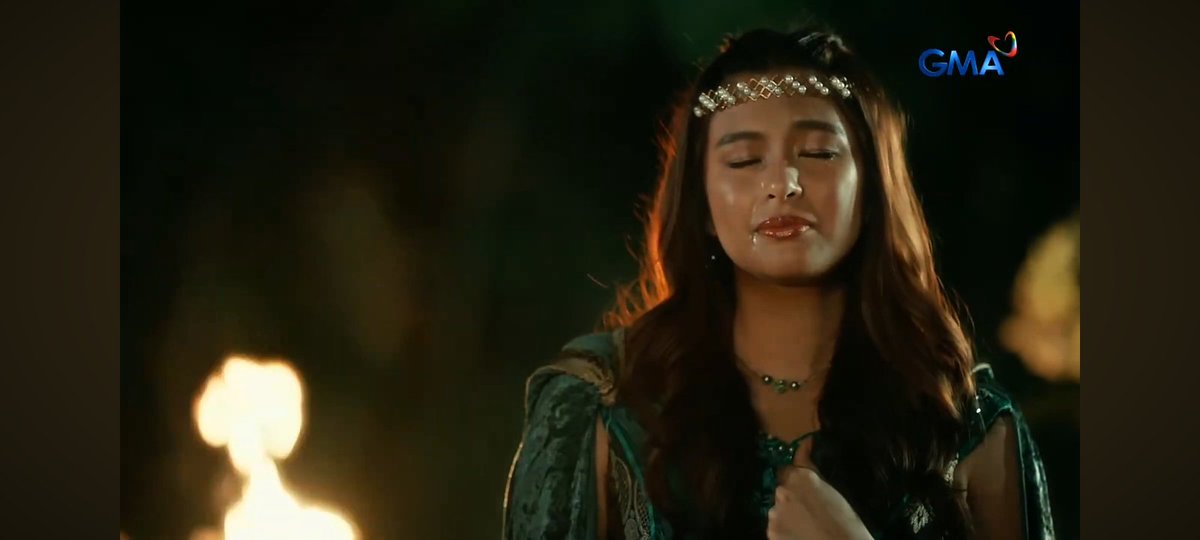 Imagine marrying your ex, who is the lover of your sister, and conceiving his heir. Alena doesn’t deserve this :<<
#SanggrePaglalayag