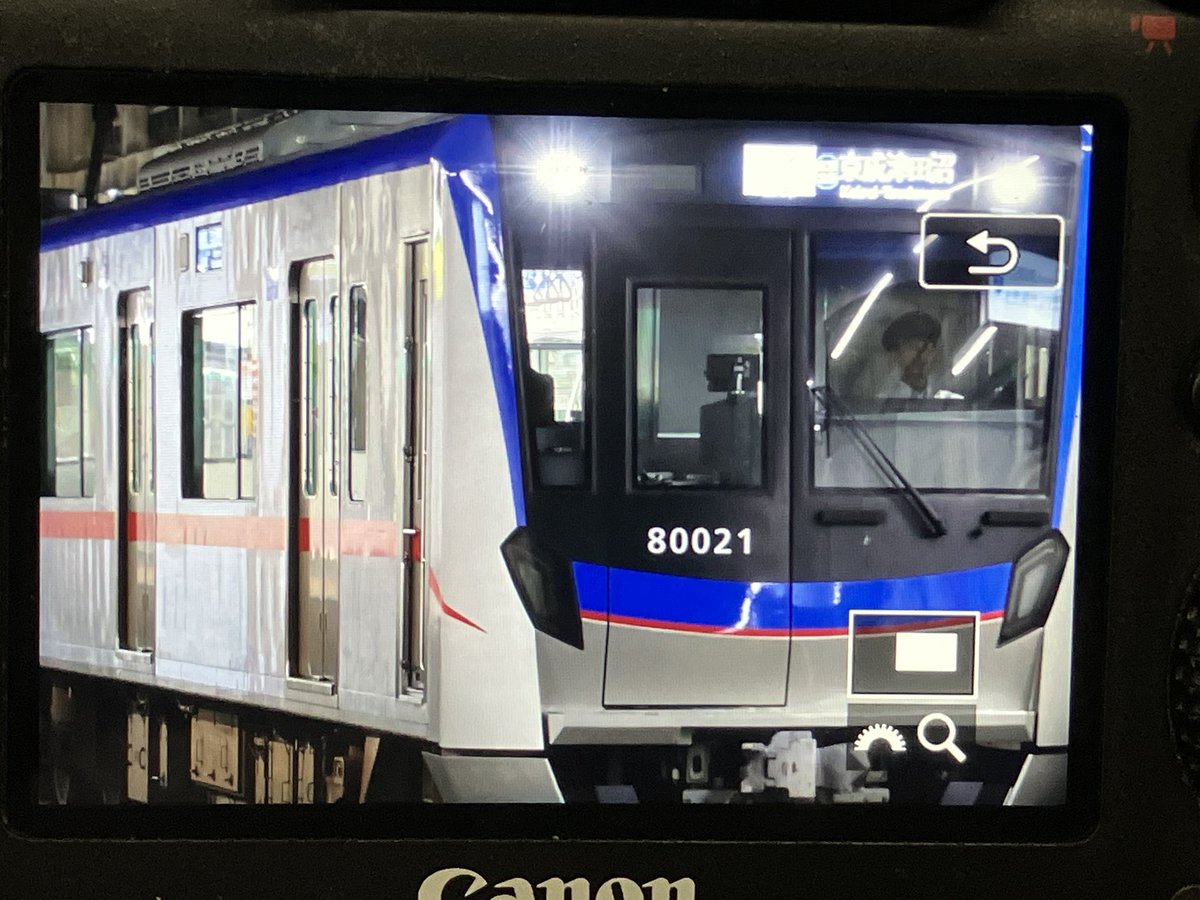 京成カラーとても似合ってますね