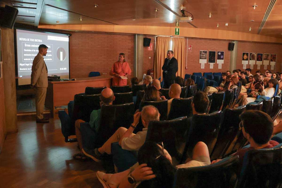 ICB_CSIC's tweet photo. 🏅Orgullosos/as de M. A. Álvarez Sánchez (@GCNN_CSIC ) por la excelente nota de su #TesisDoctoral

📄"#Green emissive #CarbonDots: Elucidation of the structure and #fluorescence mechanism towards the fabrication of hybrid materials for sustainable #hydrogen production"

🥳👏 https://t.co/jYrOoQfIBl
