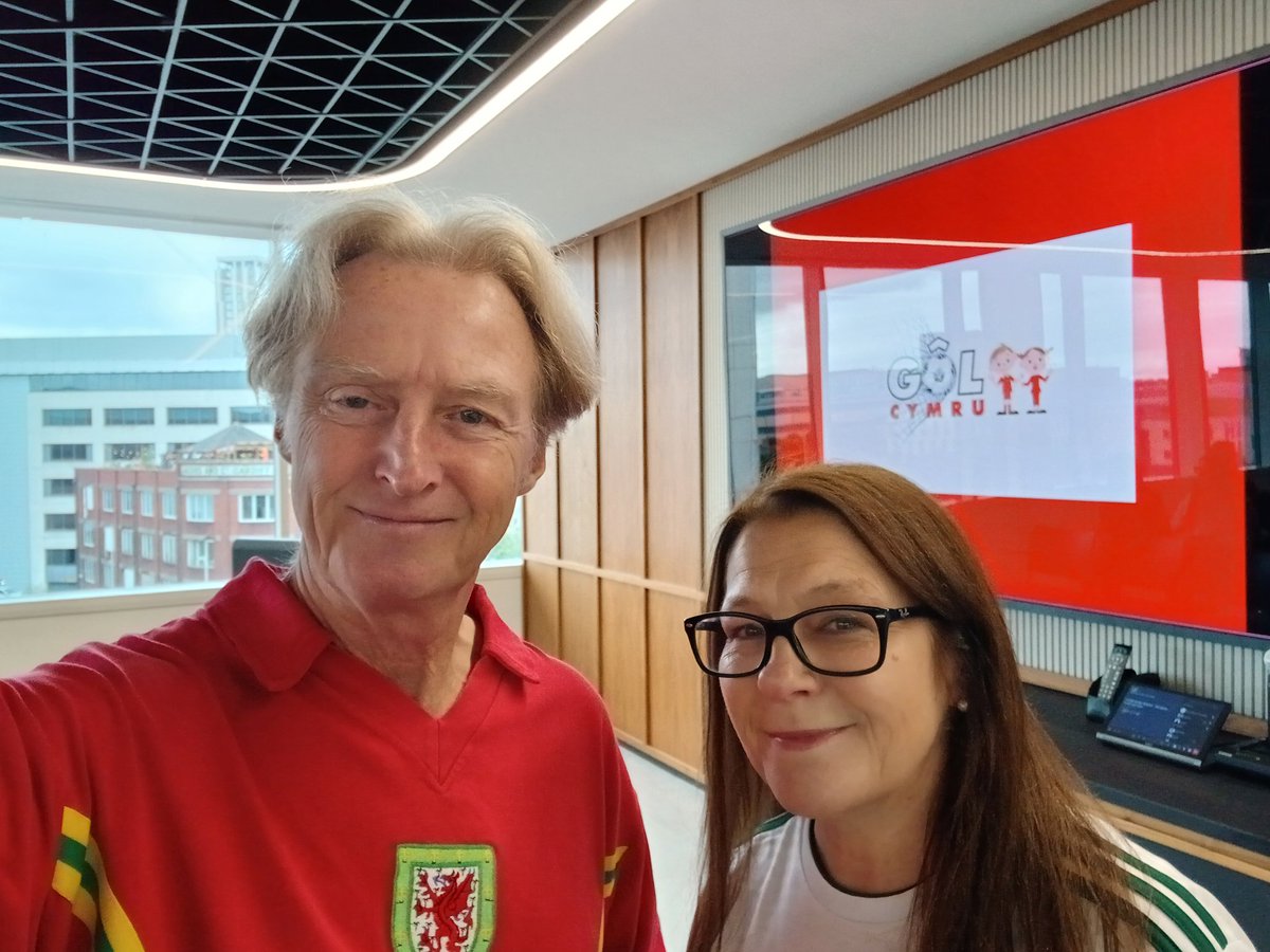 Gôl Cymru (@golcymru) on Twitter photo Mawr ddiolch i Nicola a phawb am y croeso ac am eich diddordeb yn ein gwaith.
Great talking to <a href="/ESgloballaw/">Eversheds Sutherland</a> in #Cardiff about the Red Wall's children's charity. Thanks for the donation towards our work. #TogetherStronger Mawr ddiolch i Nicola a phawb am y croeso ac am eich diddordeb yn ein gwaith.
Great talking to <a href="/ESgloballaw/">Eversheds Sutherland</a> in #Cardiff about the Red Wall's children's charity. Thanks for the donation towards our work. #TogetherStronger