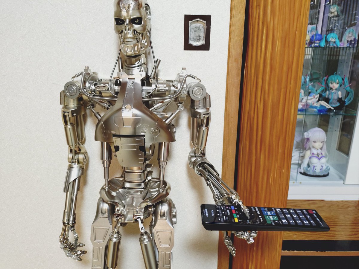 今回のターミネーターを作るは胸と背中のパーツの取り付けでした