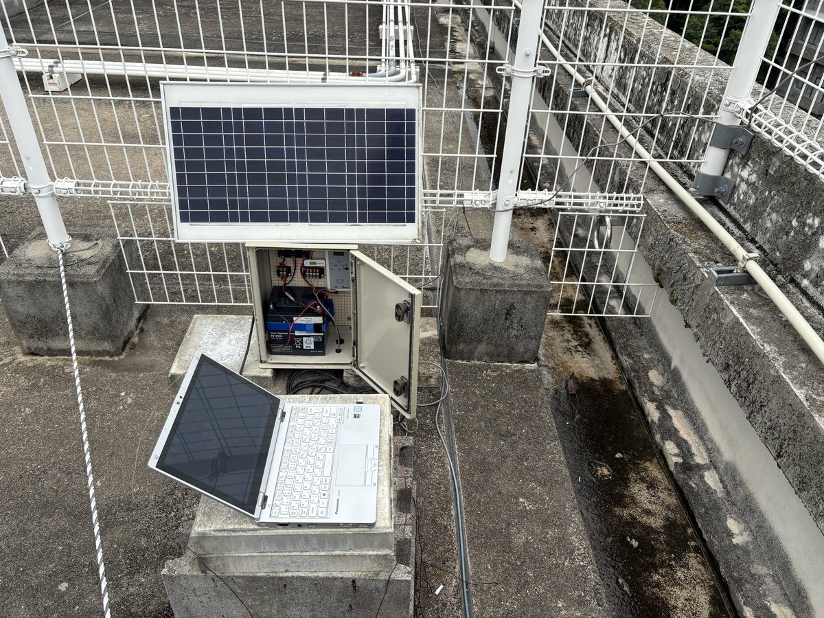 OhashiOUS's tweet image. 視程計を大学構内に設置してみた。
岡山平野でも、たまーに濃霧になることがある。
たいていは前日に降雨があり、かつ夜間の気温がよく低下した早朝とか。