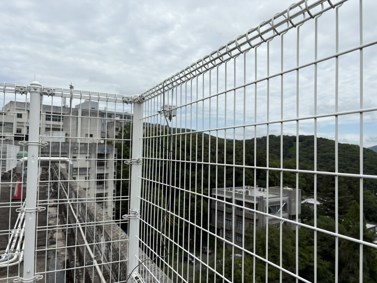 OhashiOUS's tweet image. 視程計を大学構内に設置してみた。
岡山平野でも、たまーに濃霧になることがある。
たいていは前日に降雨があり、かつ夜間の気温がよく低下した早朝とか。