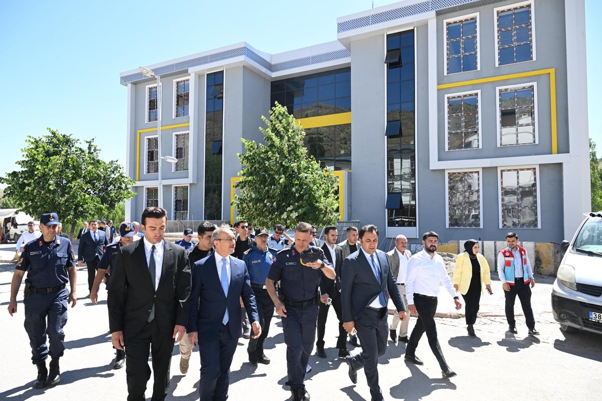 #Kuluncak İlçemizde Yapımı Büyük Oranda Tamamlanan Gençlik Merkezi'nde İncelemelerde Bulunduk.

Gençlerimize yatırım yapmaya devam ediyoruz. 

#Malatya