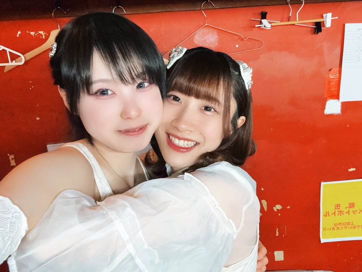 sakura_chakra's tweet photo. 6人時代、5人時代、4人時代、たくさんの素敵な出会いをさせてくれたメンバーや元メンバーに感謝だし、巡り合わせてくれたファンの方にも感謝です。
そして令名の和歌のメンバーにも感謝。
仲良くしてくれたアイドルさん達にも感謝です。
携わってくれた方が全員これからも幸せに生きられますように。 https://t.co/m4XH01GDoa