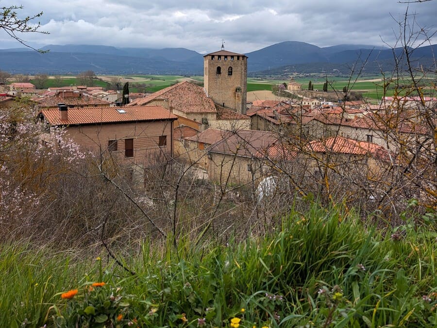 🆕 Hoy te llevo en el blog a descubrir Santa Gadea del Cid, pueblo mágico en el Valle del Ebro 👇Un centro histórico BIC, un castillo, un monasterio gótico y hasta campos de lavanda... ¿Has estado alguna vez?
lacosmopolilla.com/que-ver-en-san… #DestinoBurgos <a href="/BurgosTur/">Burgos Origen y Destino</a>