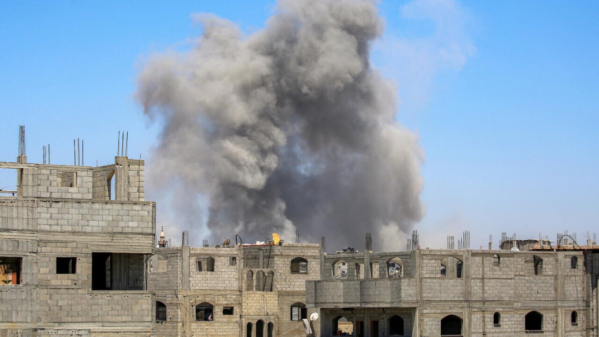 Gaza: au moins 41 personnes tuées dans des frappes israéliennes dont une dizaine en cherchant de l'aide humanitaire
➡️ go.rfi.fr/DMl
