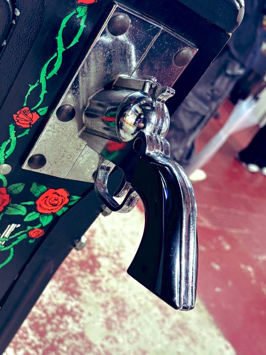 #DamianHamadasCreatures 
#FantasticMetalTour 思い出ぽろぽろ！
初日・大阪の巻っ🐯✨️

初の試みだったペア影ナレや、ペア決めジャンケンの様子など！盛りだくさんっ！

ちなみに、動画の中で3人がプレイしてるのは「Guns N' Rosesピンボール」！

ガンズの名曲が鳴り響いてました🌹✨️