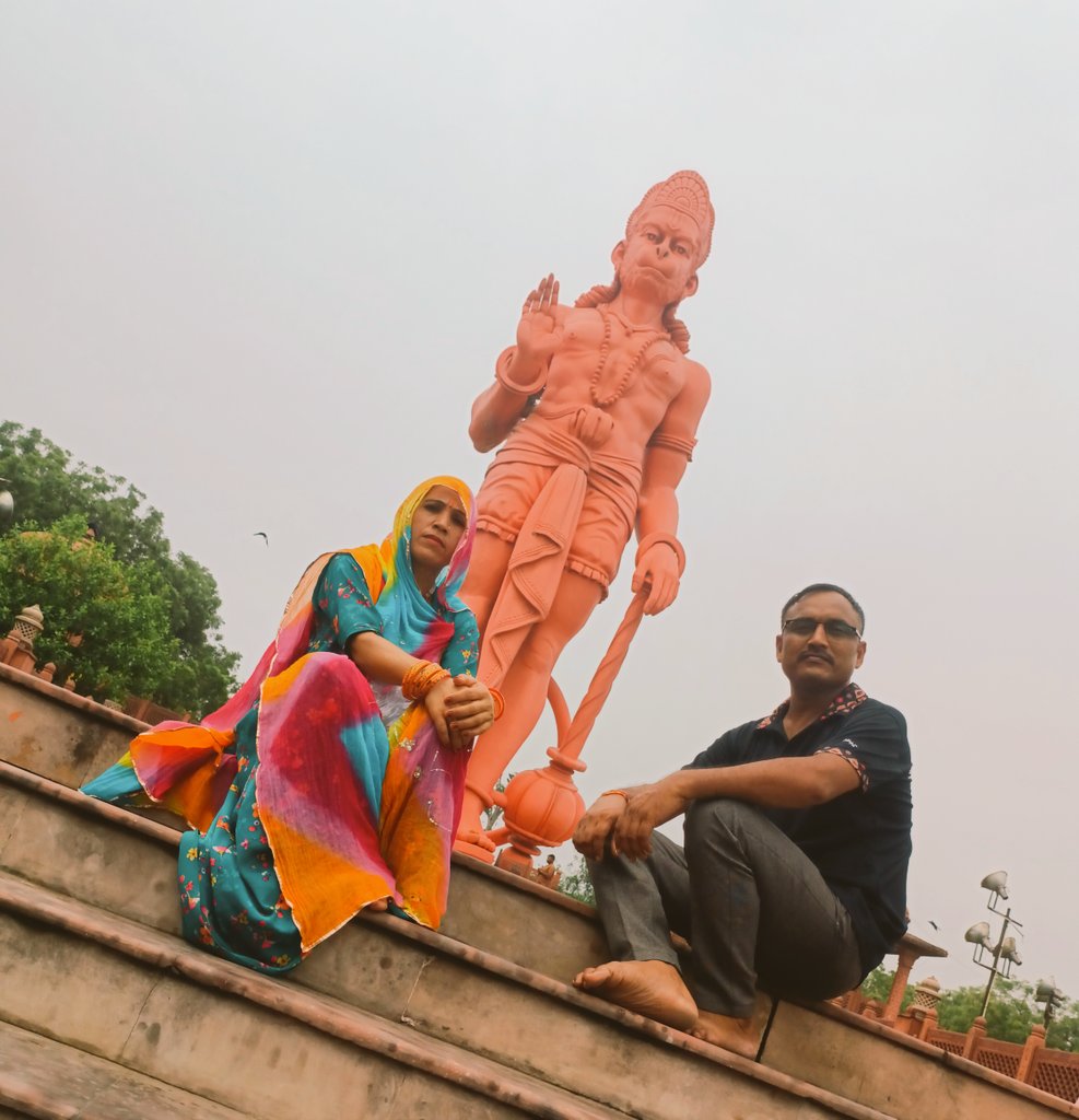 Chhatarpur Delhi at the feet of Sankat Mochan Hanumanji.

Jai shree Ram jai Bajrang Bali ali. 👏🚩