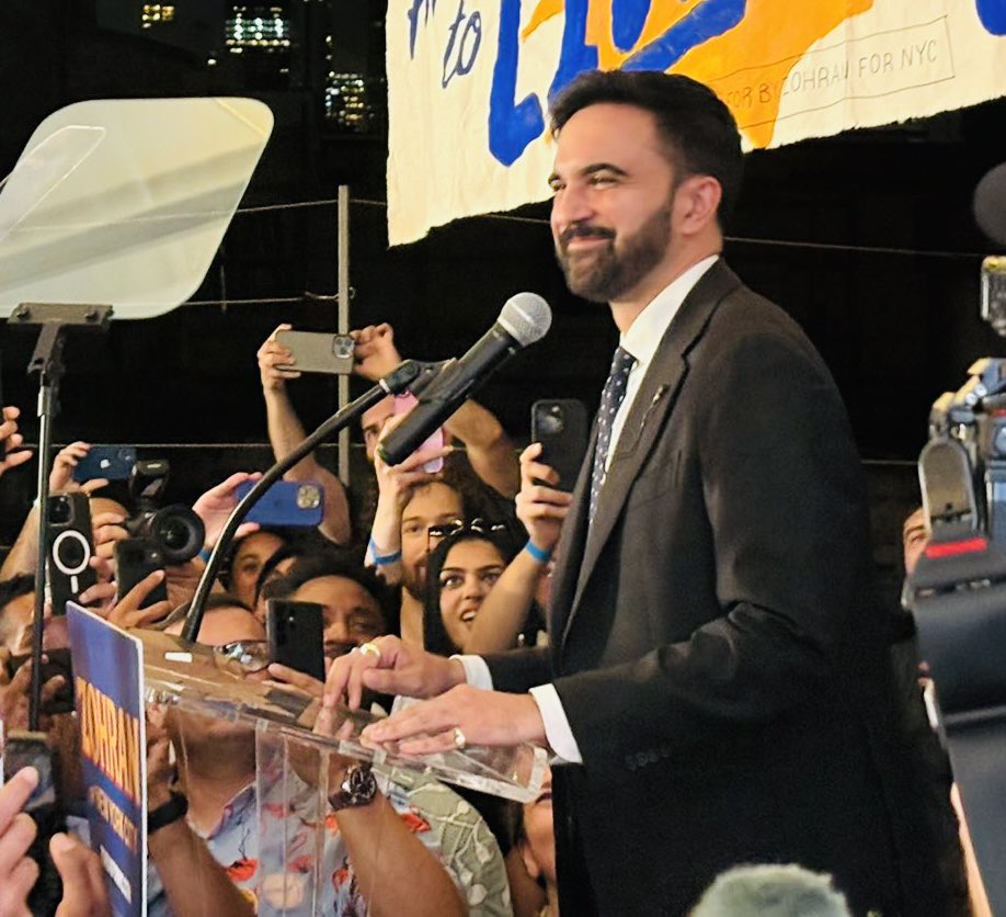 Rally_Virginia's tweet image. Pay attention Virginia‼️
—This is the new face of the Democrat Party. This is what they all aspire to be.
—If you think this kind of radicalism won't come to Virginia, you're wrong. —Every Virginia Democrat looks at Zohran Mamdani as a hero.
.