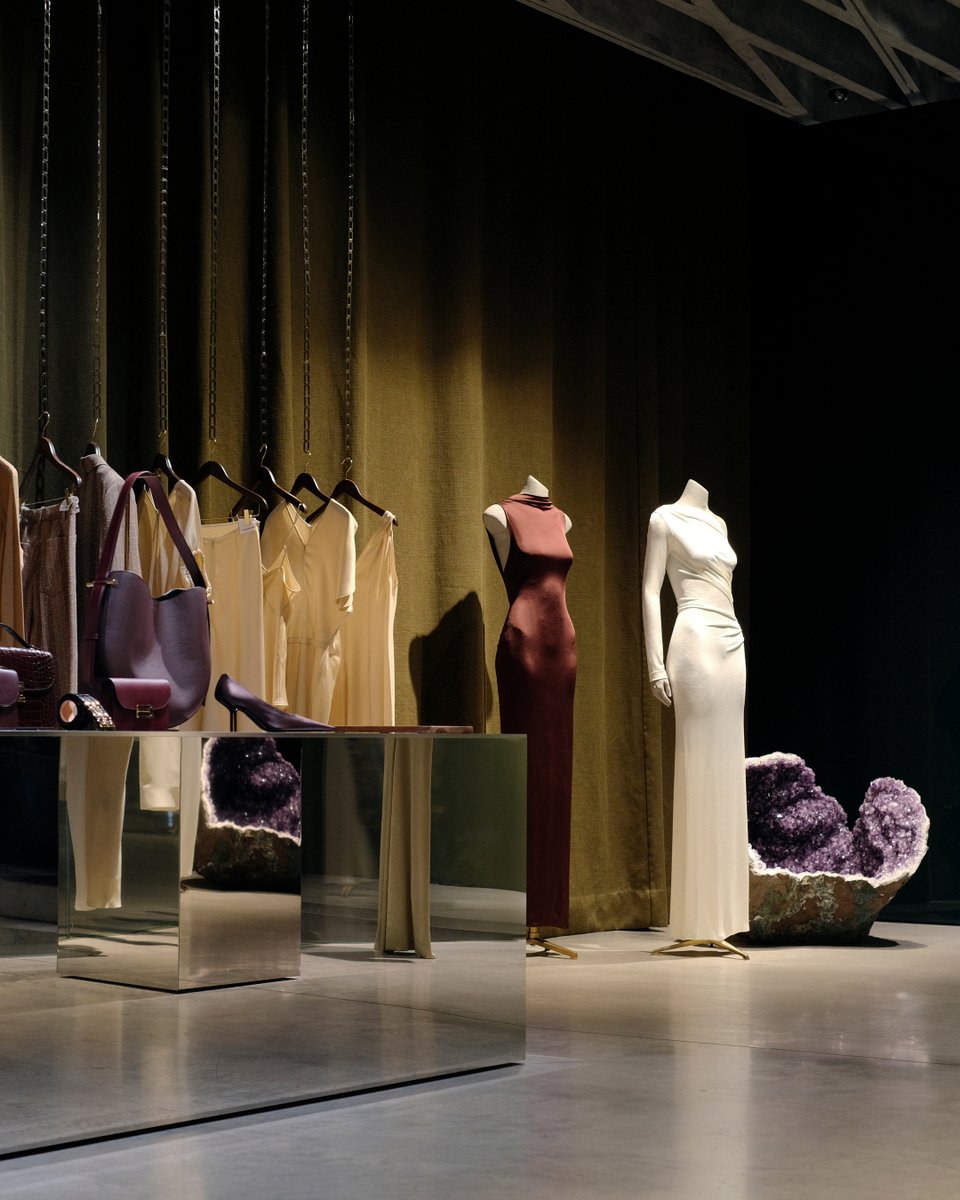 victoriabeckham's tweet image. High Summer is in full swing at 36 Dover Street.
Head to the London flagship store for our latest arrivals and discover a curated selection of Isa Grutman Jewelry until 26 June.