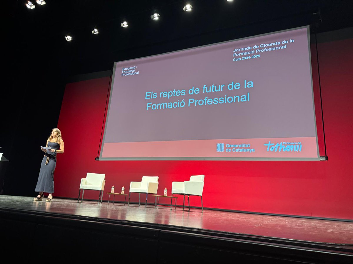 👉Avui <a href="/prpal_vet/">José Luis Durán</a> president executiu de l'Agència #FPCAT ha participat a la Jornada de Cloenda de la Formació Professional 2024-25 a #Lleida. 
➡️Amb el SGFP Francesc Roca, el DGFP <a href="/RicardComa/">RicardComa</a> i la DG d'alumnat <a href="/gverdes/">Gemma Verdés</a>