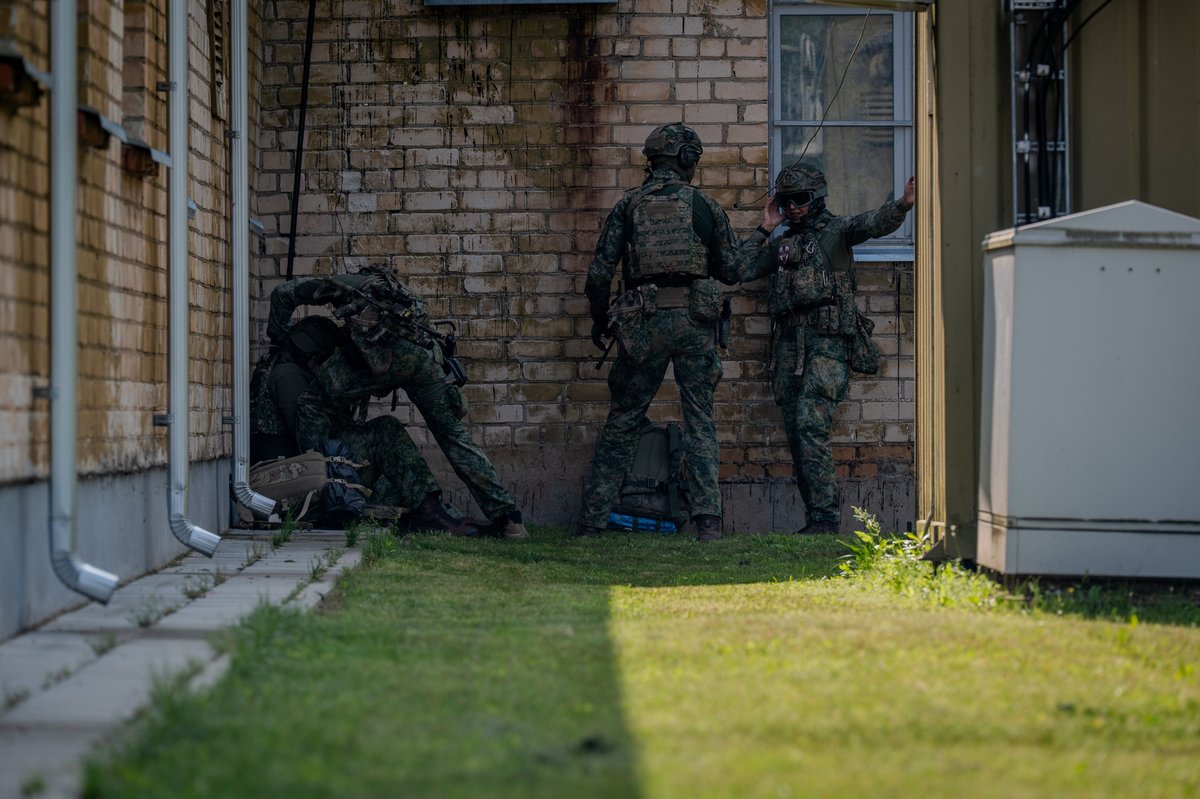 mnbg_lithuania's tweet image. In the field every second counts and so does every hand
When lives are on the line the synergy between medics infantry and air crews becomes a lifeline. This was more than just a medical evacuation drill. It was about trust. Precision. A team will not leave anyone behind.