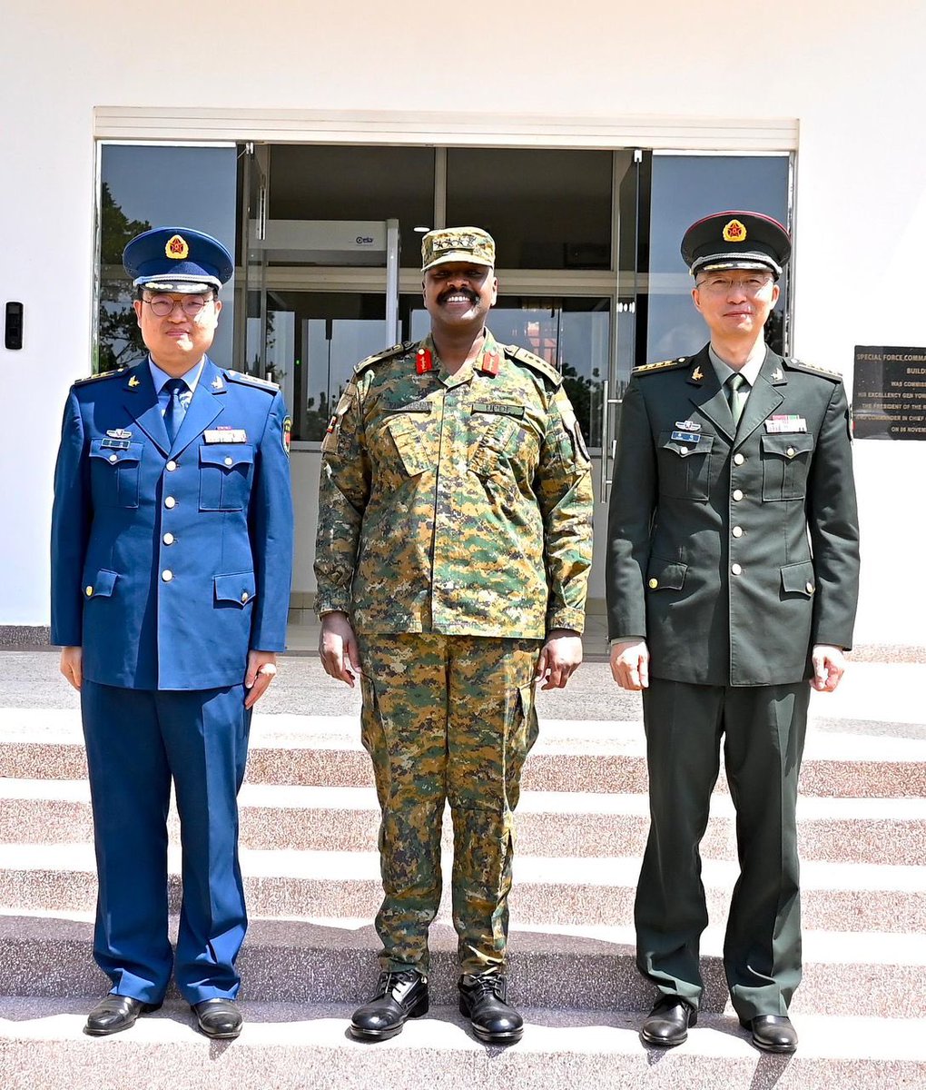 MUKIGA NENKI (@mukigawamuhoozi) on Twitter photo JUST IN;πΊπ¬ π¨π³
The Chief of Defence Forces, General <a href="/mkainerugaba/">Muhoozi Kainerugaba</a> , today received the Chinese Defence AttachΓ©, Colonel Zhang Hao, along with his deputy, at the Special Forces Command (SFC) Headquarters in Entebbe. JUST IN;πΊπ¬ π¨π³
The Chief of Defence Forces, General <a href="/mkainerugaba/">Muhoozi Kainerugaba</a> , today received the Chinese Defence AttachΓ©, Colonel Zhang Hao, along with his deputy, at the Special Forces Command (SFC) Headquarters in Entebbe.