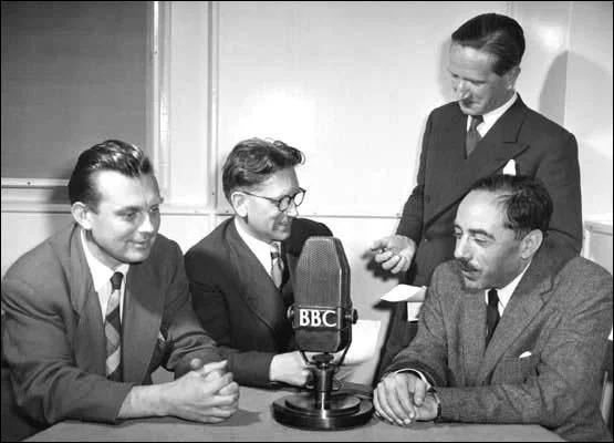 AgataLupomeska's tweet photo. In its early years, the #BBCPolishSection was home to exiled poets, scholars and journalists like Józef Zarański, Kazimierz Wierzyński, Stanisław Stroński and Mieczysław Grydzewski, bringing truth and culture to occupied by Germany Poland over the airwaves 📻 https://t.co/rGCU6VGISL