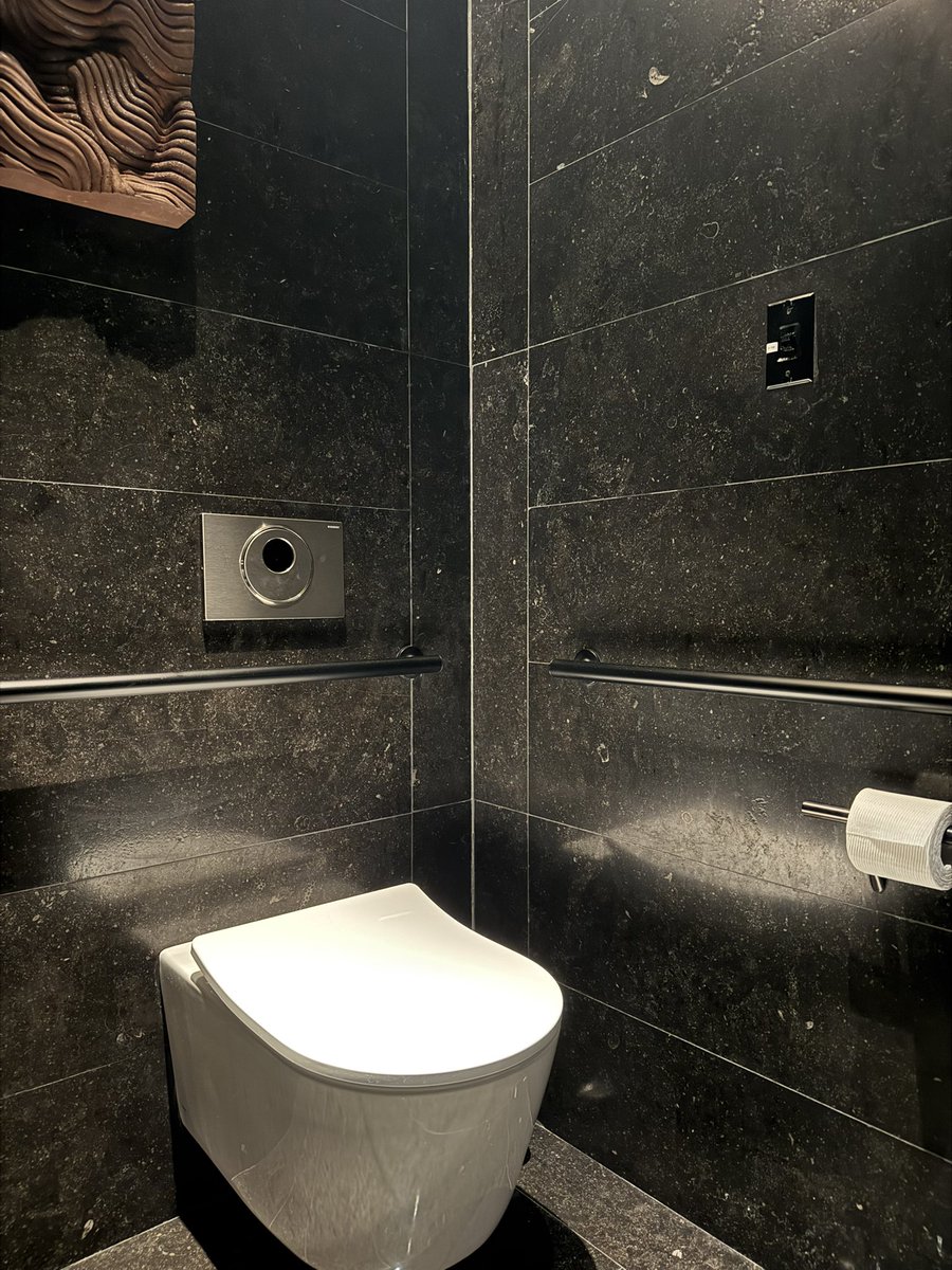 eoghan's tweet image. The Aman in NYC has Cat 5 jacks in the public restrooms. A level of luxury I had not even heard of!