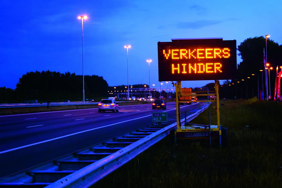 Op 27 en 28 juni ronden we het groot onderhoud op de #A15 af. De weg is daarom beide dagen afgesloten tussen 21.00 en 08.00 van knp Deil naar afrit Tiel-West (32). Volg de borden voor de omleidingsroutes en houd rekening met 10 tot 30 minuten extra reistijd.