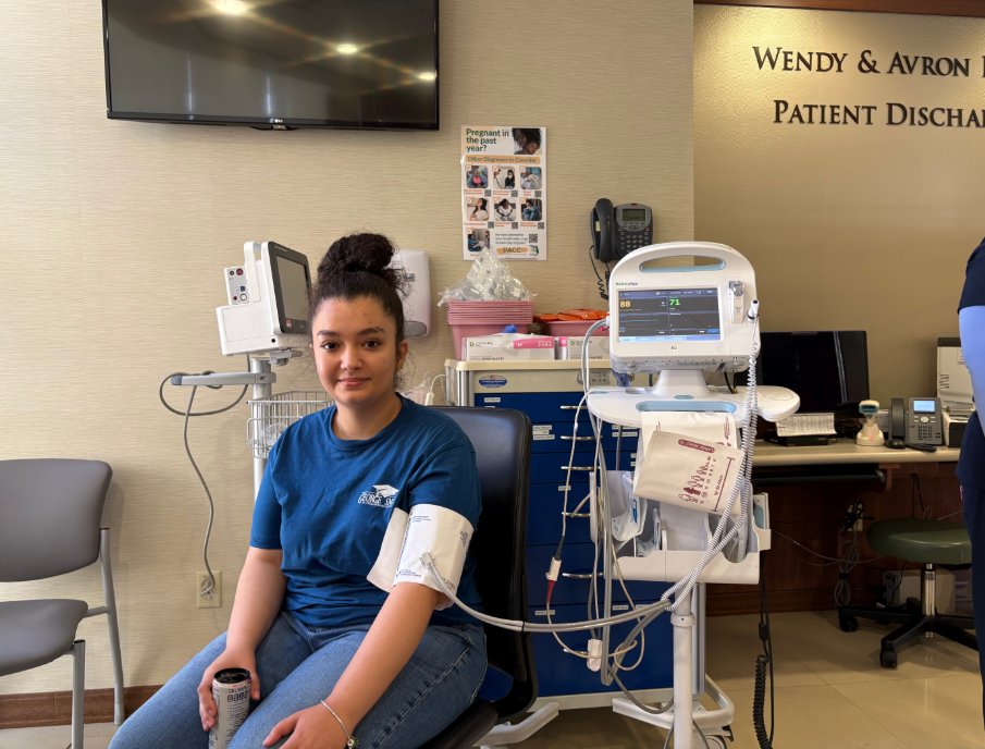 snowscholarship's tweet image. 💉 Yesterday marked 25 years of providing FREE college physicals &amp;amp; Meningitis vaccines to #SnowScholars thanks to @BaptistHealthSF! Huge thanks to Jan Dymtrow, Dr. Goldstein, Carolyn Pucci &amp;amp; Baptist Health for helping our Scholars start college healthy &amp;amp; ready!