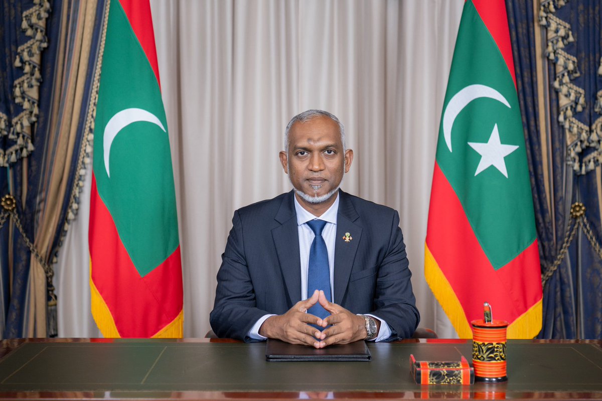 presidencymv's tweet photo. ދިވެހި މުޖްތަމަޢުގައި އޮތް ކޮންމެ ކަންބޮޑުވުމަކުން ނަޖާވެވި، ރައްޔިތުން އެދޭ ކޮންމެ ފާގަތިކަމެއް ލިބުން އޮތީ އިސްލާމީ އުޞޫލުގައި ދެމިތިބެގެން: ރައީސުލްޖުމްހޫރިއްޔާ
 https://t.co/In3XurX7kx https://t.co/r7LjYoPzGS