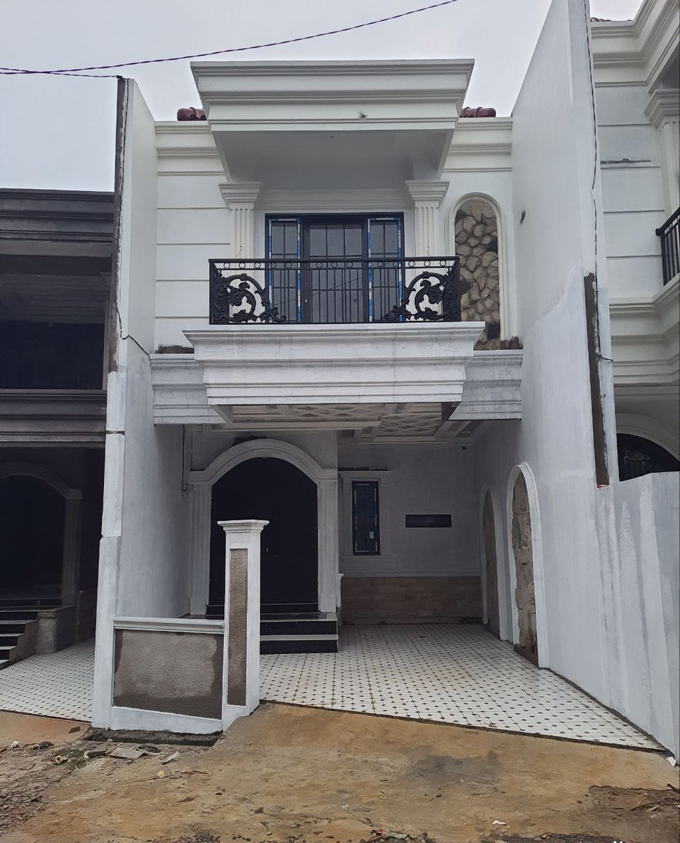TiaraProperti's tweet photo. Rumah Elegan Ini Cuma Modal Booking 3 Juta—Bonus AC &amp; All-In Tanpa Ribet!

SPESIFIKASI:
Luas tanah: 70 m2
Luas bangunan: 110 m2
3 KT dan 3 KM
Carport 1 mobil dan motor
Ruang tamu
Dapur
Balkon

Hubungi kami: https://t.co/yXteT59s4J https://t.co/onHVJWyPXh