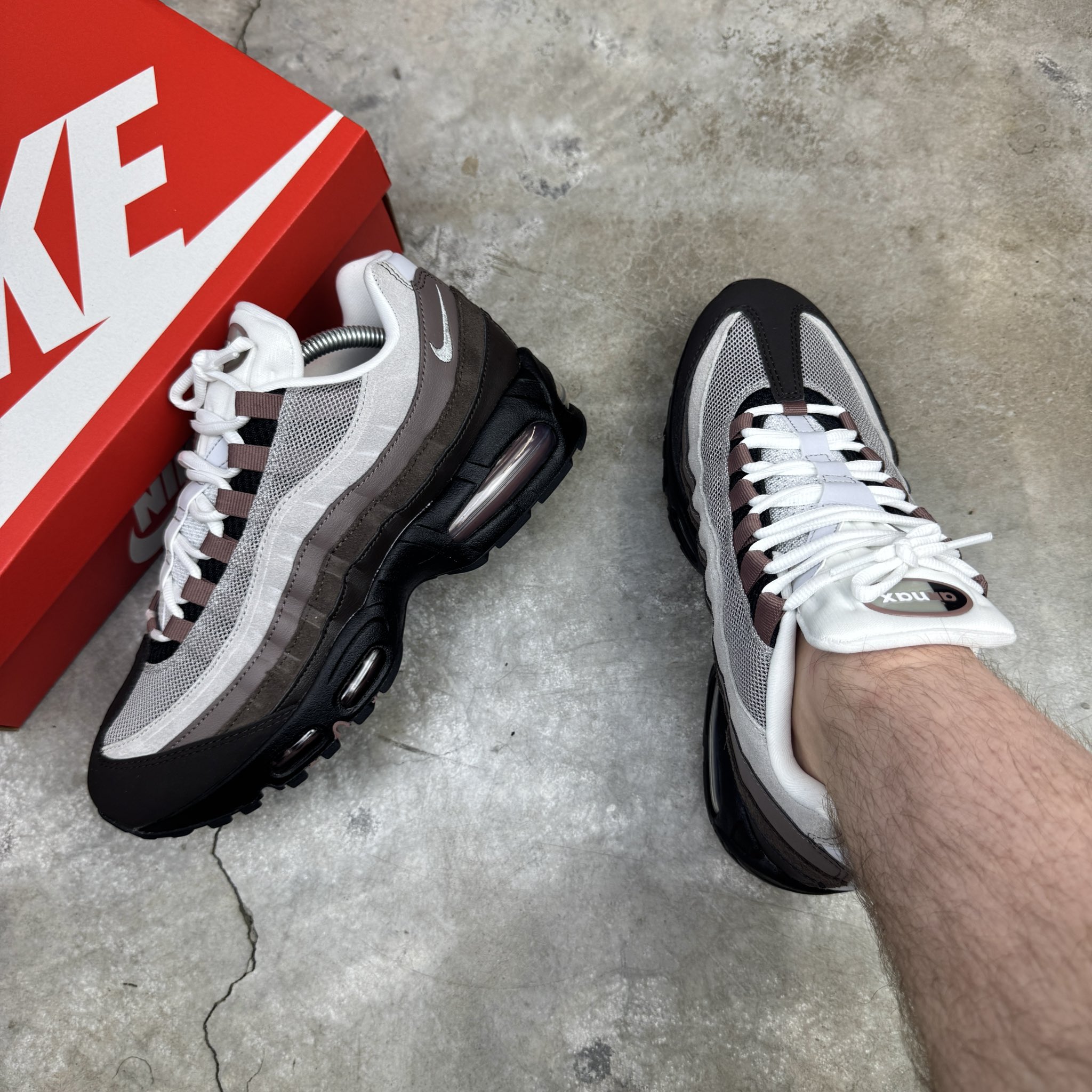 靴 Nike Air Max 95 Velvet Brown Nike Air Max 95 WMNS Velvet Brown / Pearl Grey - Jul 2025