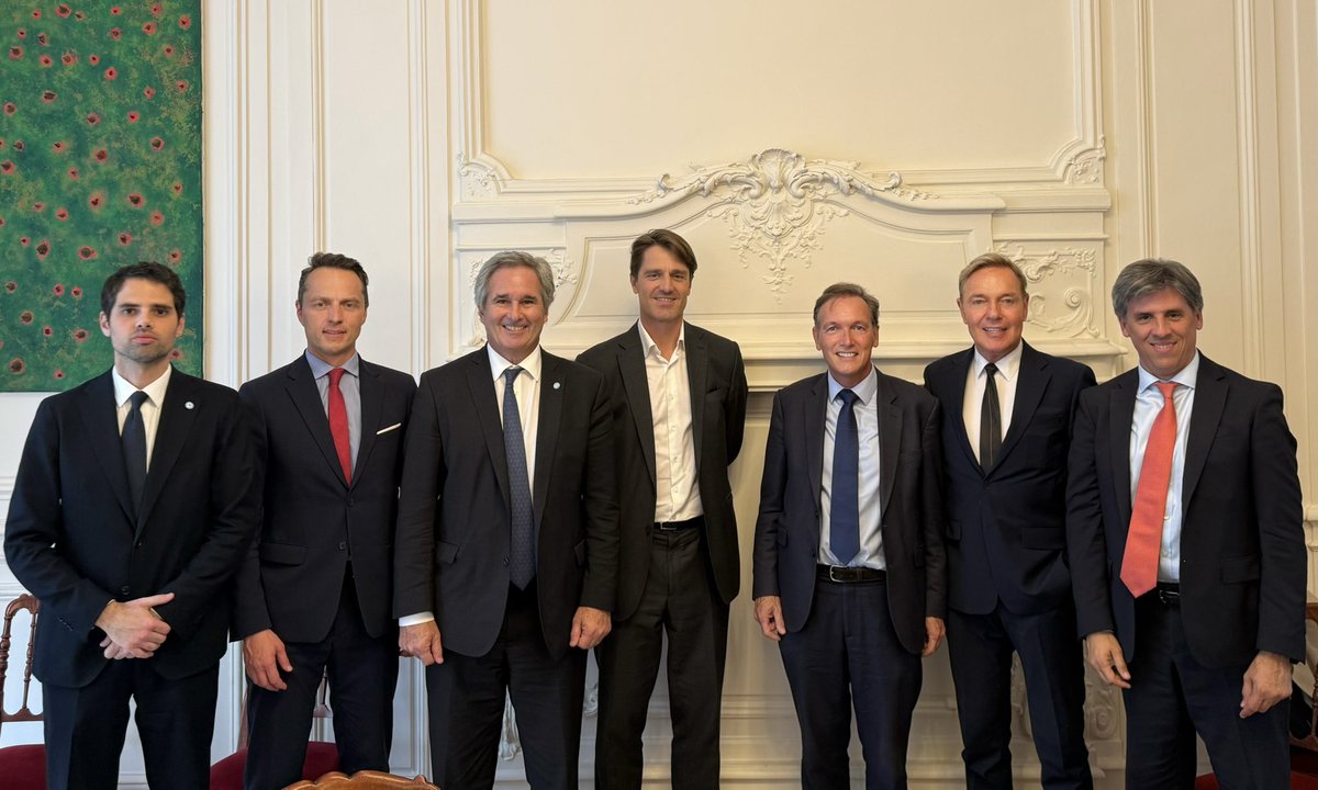 Rencontre très enrichissante avec Pablo Quirno, ministre délégué aux Finances d’Argentine, à l’initiative de Son Excellence l’ambassadeur d’Argentine Ian Sielecki.

Sur la photo, de gauche à droite : Ian Sielecki, Alexandre Pesey, Pablo Quirno, Edouard d'Espous, Thibault de Saint