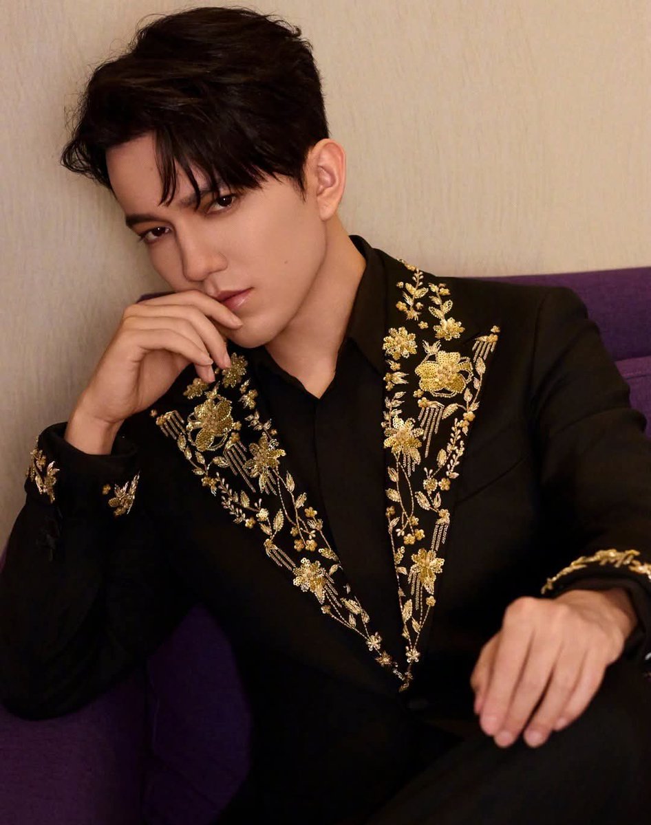 D&DEAR🇵🇹🇰🇿 ► DQ♩ (@doramar87313189) on Twitter photo Novas fotos do #Dimash aquando da sua apresentação no Festival Internacional de Cinema, em Xangai.
Este olhar hipnotizante... neu Deus!
Não se aguenta tanta beleza junta! 😍❤️🔥
Para ver mais fotos é entrar na Weibo da Dimash Studio.
<a href="/dimash_official/">Dimash Qudaibergen</a> #DimashQudaibergen Novas fotos do #Dimash aquando da sua apresentação no Festival Internacional de Cinema, em Xangai.
Este olhar hipnotizante... neu Deus!
Não se aguenta tanta beleza junta! 😍❤️🔥
Para ver mais fotos é entrar na Weibo da Dimash Studio.
<a href="/dimash_official/">Dimash Qudaibergen</a> #DimashQudaibergen