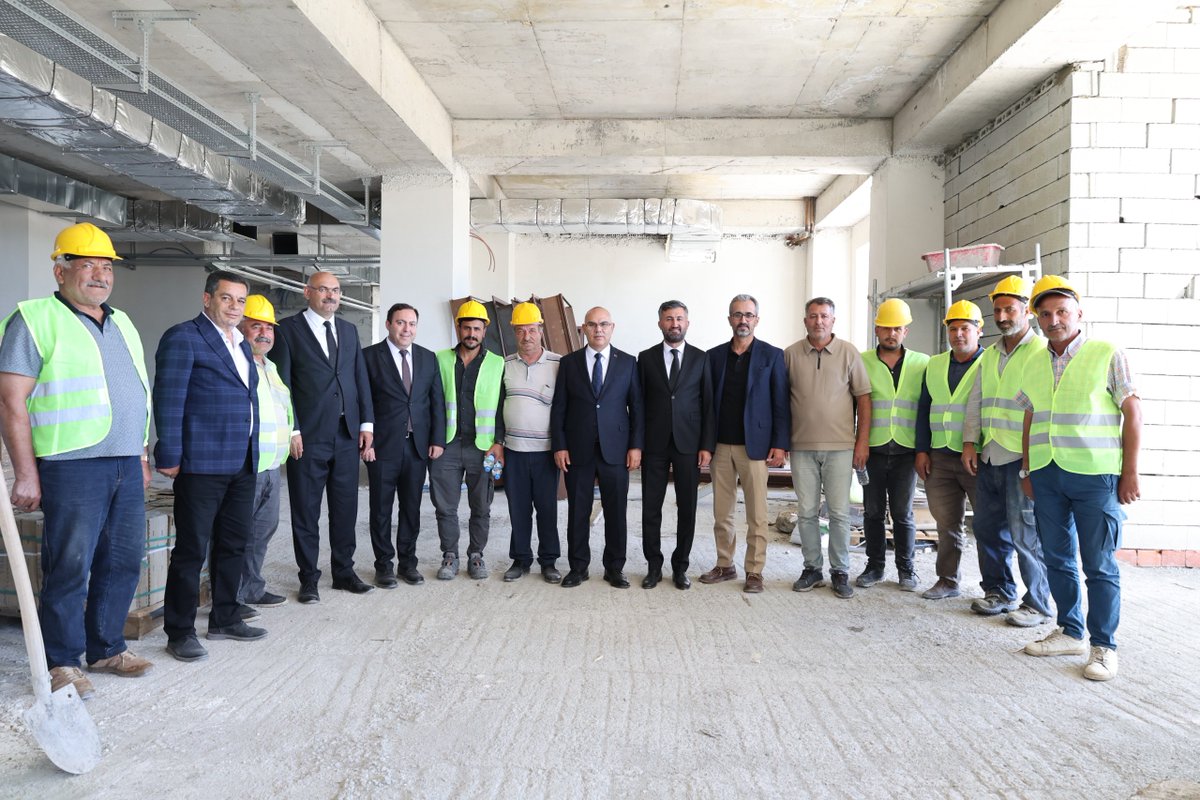 Valimiz Sayın Mustafa KOÇ, Kültür ve Turizm Bakanlığı Bakan Yardımcısı Dr. Serdar ÇAM ve beraberindeki heyet,

📖 1️⃣.5️⃣0️⃣0️⃣ kişinin aynı anda ders çalışabileceği,
🔹çocuk kütüphanesi,
🔹beceri atölyeleri,
🔹konferans salonu vb. bölümlerin yer alacağı,

📚Ağrı Yeni İl Halk