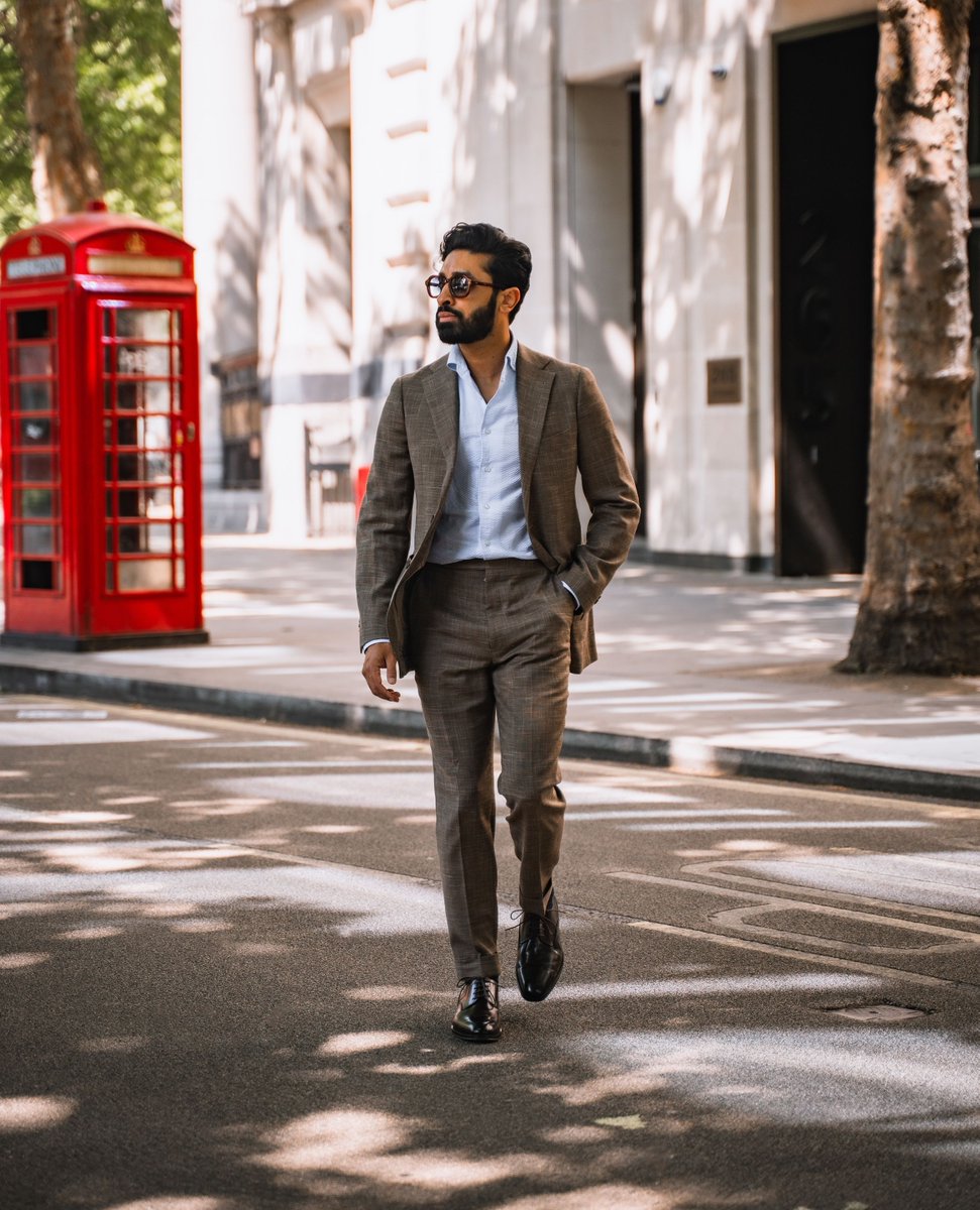 It’s what you don’t see that sets it apart.
The Wilms Derby — refined craftsmanship in every stitch. 👞

#JohnWhiteShoes #WilmsDerby #MensStyle