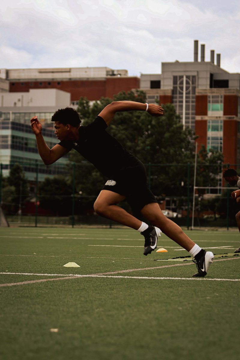 MoBangoura70's tweet image. Getting work on being explosive on and off the field. On to my third season of football!! #agtg @Coach_Franke @shafferdb @JaredLuginbill @AllenTrieu
@Mark__Porter