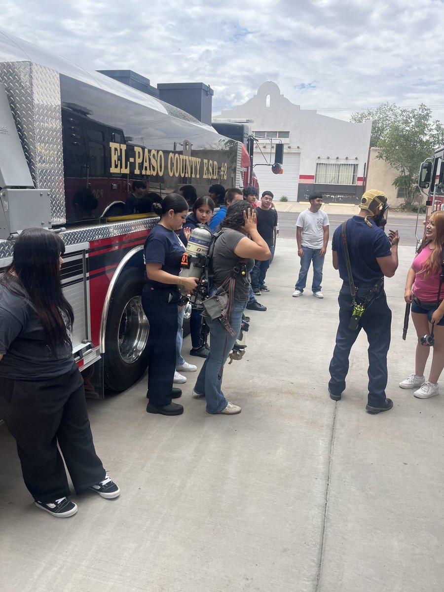 MrsAmadorRoxy's tweet photo. Our Back on Track program is the best! Thank you to our deputies and Mrss. Sustaita for providing great learning opportunities for our students! #FabensHS #FabensForever #WildcatRoar https://t.co/zWOx5osIyp