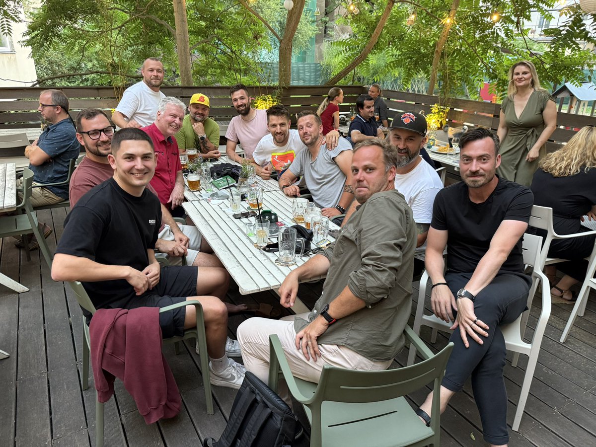 Fotbalova sekce <a href="/sportytvcz/">SPORTY TV</a> udelala za rok fungovani kus skvely prace. Z uplny nuly na velmi dobre usazeny studia a prenosy <a href="/chance_NL/">Chance Národní Liga</a>. K tomu navrch dozvukovy porad Fotbal na druhou s <a href="/JanPodrouzek/">Jan Podroužek</a> a <a href="/PetrNerad94/">Petr Nerad</a>. Absolutni parada, kterou chceme v nove sezone dal posunout.