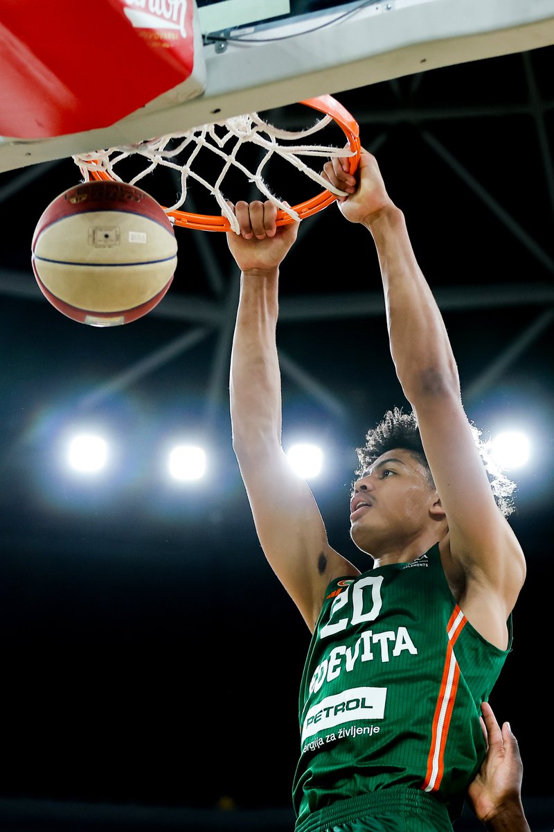 V Združenih državah Amerike se bo danes začel <a href="/NBADraft/">NBA Draft</a>, na katerem bo sodeloval tudi naš mladi in nadarjeni Joan Beringer! #ZmajevaDruzina