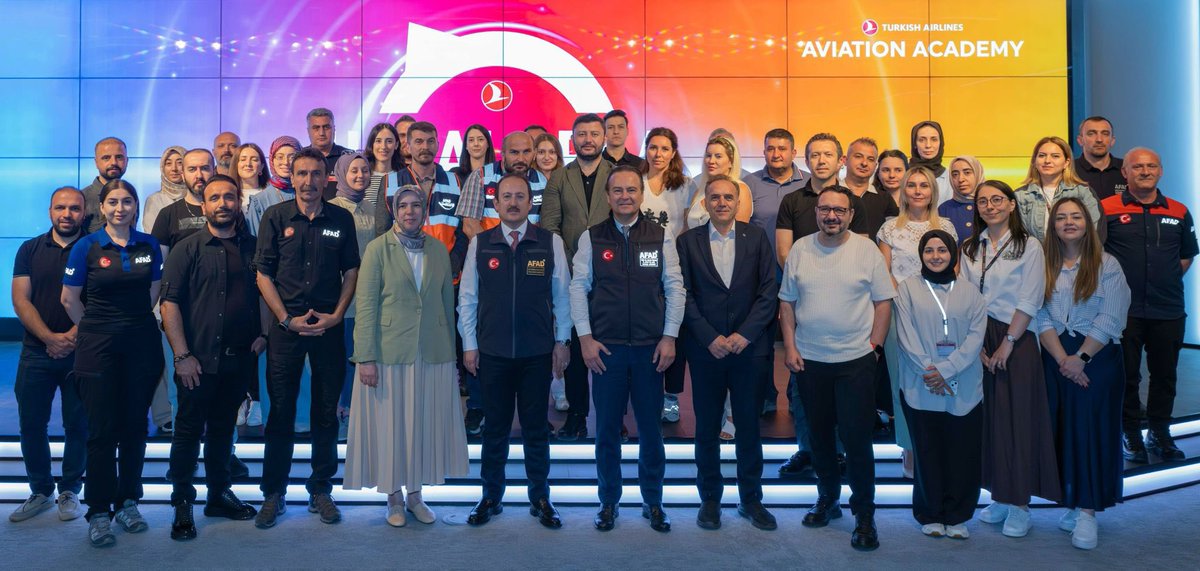 AFAD Başkanımız Sayın Vali Ali Hamza Pehlivan’ın katılımlarıyla, Türk Hava Yolları (THY) Eğitim Başkanlığı tarafından düzenlenen “Ustalarla Sohbet Programı” kapsamında “Bütünleşik Afet Yönetimi, Afetlere Hazırlık ve Farkındalık” konulu konferans gerçekleştirildi.

Gerçekleşen