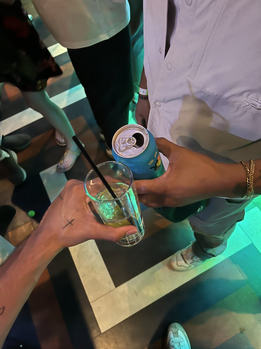 honestly massive s/o to <a href="/AbstractChain/">Abstract</a> &amp; <a href="/opensea/">OpenSea</a> for putting this event together yesterday 

good energy, great atmosphere, free drinks (god bless), interactive quests

had a blast being able to connect with people face to face, really such a satisfying experience 

double xp