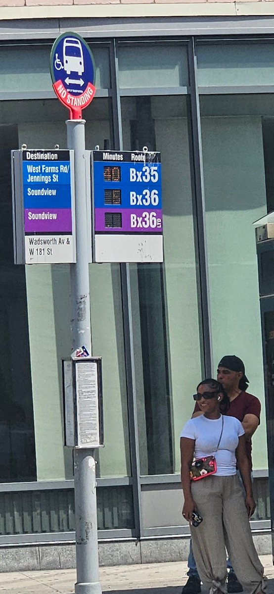 minniekellz's tweet photo. Yesterday was y0 mins today 40 mins in a heatwave do better mta https://t.co/SUiUTsBlMc