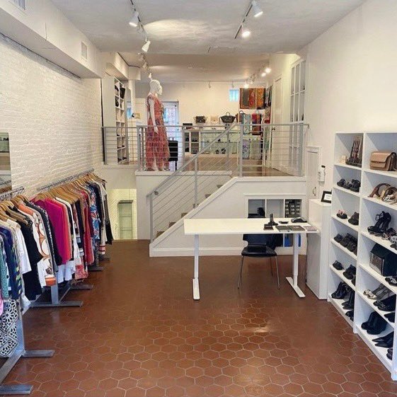 vintagetastebos's tweet image. Vintage Taste is honored to be named Best Vintage Luxury Handbags in Boston Magazine’s Best of Boston 2025! Catch us celebrating with champagne &amp;amp; Chanel!🍾🥂

Click our product web page for designers, sizes &amp;amp; prices.

#bestofboston2025 #highendconsignment #designerhandbags