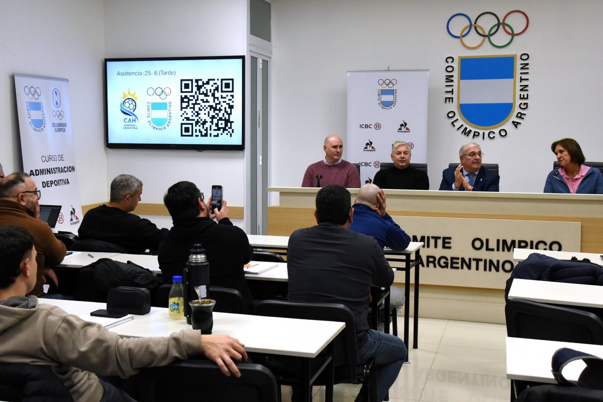 Comenzó una nueva edición del Curso de Administración Deportiva, organizado por el COA y la Confederación Argentina de Handball. 

🎯El objetivo: fortalecer la gestión y potenciar el liderazgo, la planificación y la toma de decisiones en el deporte.

🔗tinyurl.com/mtue8wuf