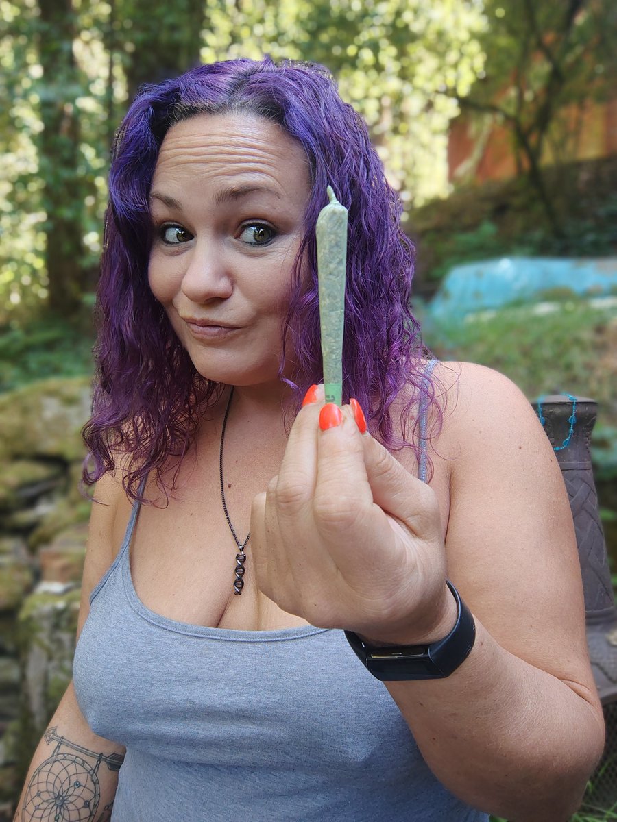 I smell a giveaway coming soon 👀✌🏼💚💨💨💨 <a href="/UBUNGprerolled/">UBUNG Cones</a>