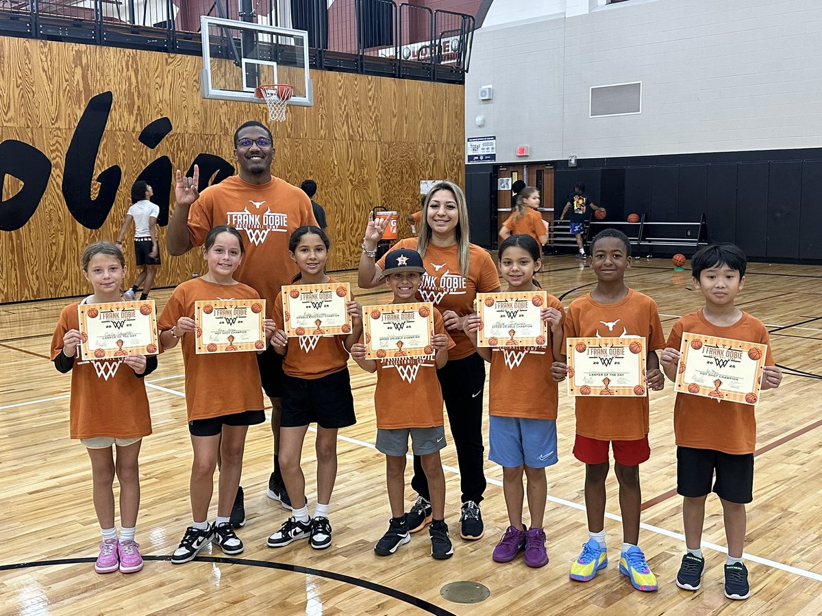 DobieHoops's tweet image. That’s a wrap on an amazing camp! Huge thank you to all the campers, parents, and our student coaches for bringing the energy and making it fun. We’re proud of the growth we’ve seen and excited to watch these young Longhorns continue to develop! #DobiePride #MINDSET