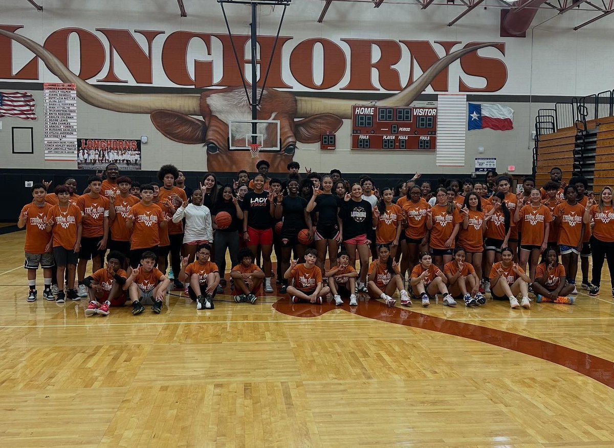 DobieHoops's tweet image. That’s a wrap on an amazing camp! Huge thank you to all the campers, parents, and our student coaches for bringing the energy and making it fun. We’re proud of the growth we’ve seen and excited to watch these young Longhorns continue to develop! #DobiePride #MINDSET