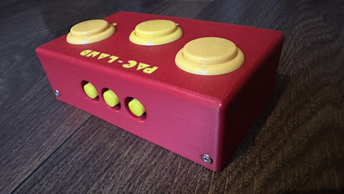 Ex_Mosquito's tweet image. New custom Pacland controller based on the one that came with the Sharp X68000 conversion. Works surprising well, even with it being so small. Made by @Clive_Frog_2_0. He makes some AMAZING controllers if you’re after something unique. Sanwa buttons also.  #パックランド #pacland