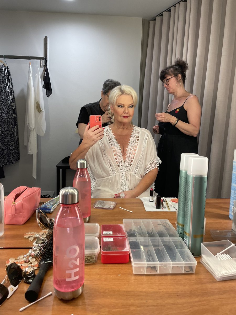 MattilaKarita's tweet photo. Here again! โฅ๏ธ๐ถ
Greetings from hot Barcelona; our 2nd performance of Rusalka is on!
Getting readyโฆ
#GranTeatreDelLiceu ๐ช๐ธ #ForeignPrincess ๐ https://t.co/rRMjAoucNu