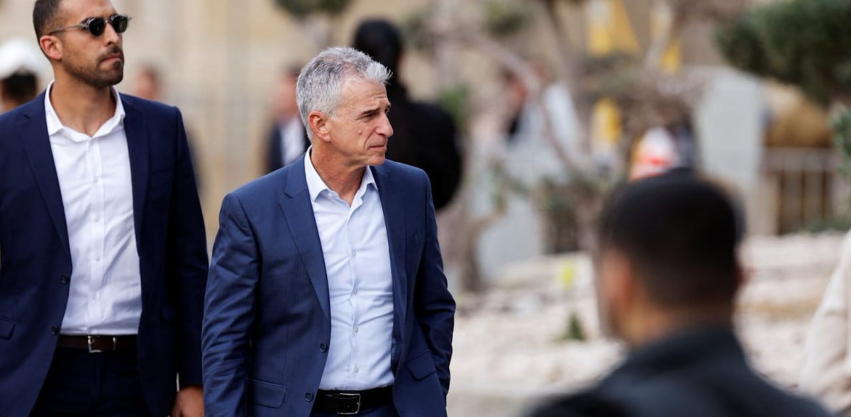 Шеф "Моссада" Давид "Дади" Барнеа в речи перед сотрудниками отметил, что израильские агенты, как и раньше, находятся сейчас в Иране и будут тщательно наблюдать за всеми иранскими проектами, с которыми "Моссад" знаком самым глубоким образом.

@yigal_levin