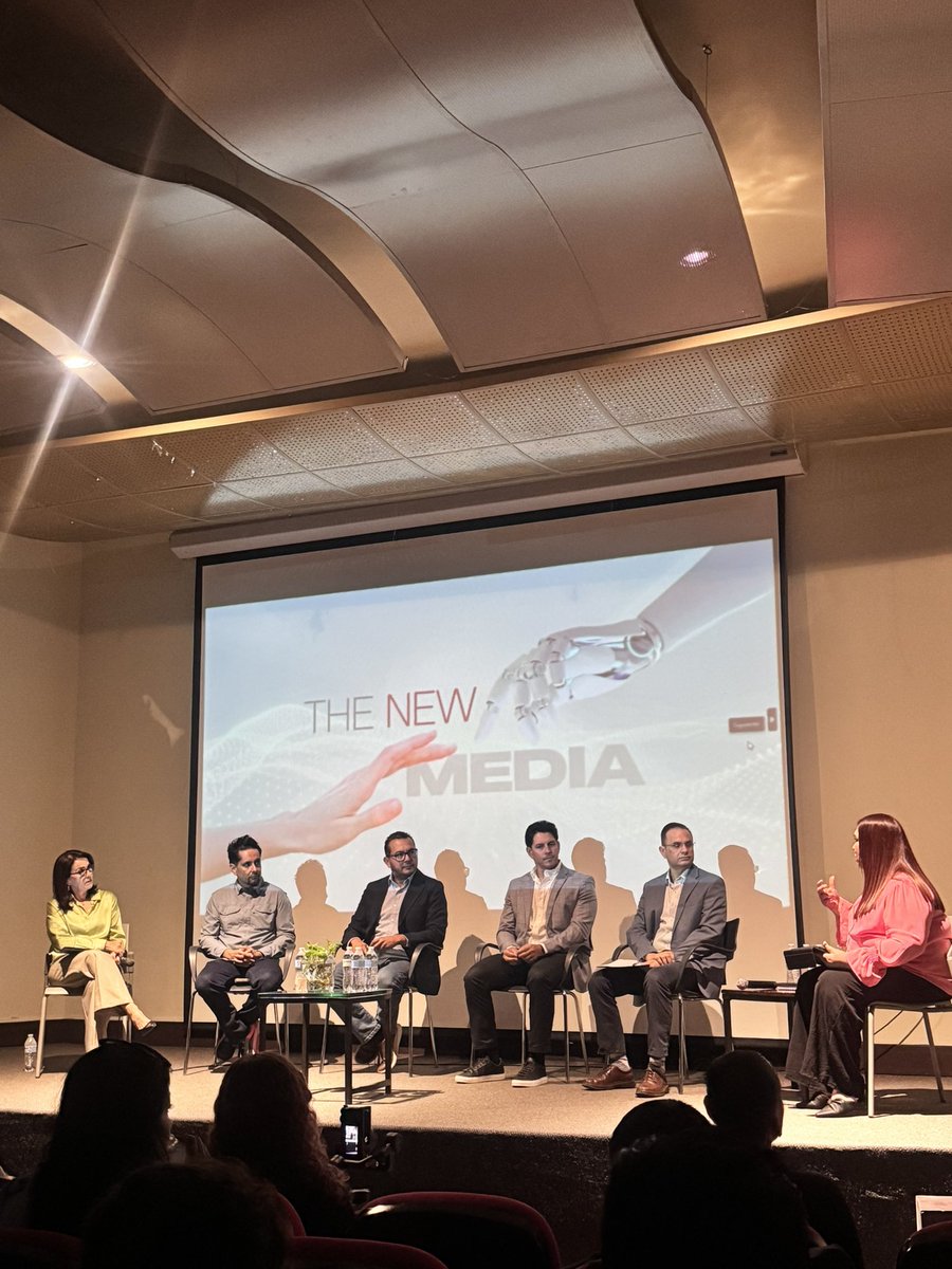 Carla Bustamante tweet media