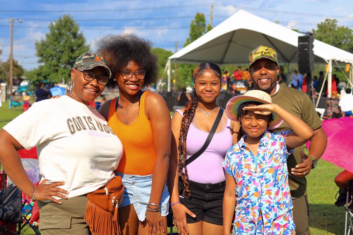 VAUnion1865's tweet image. 🔥95 degrees & still turned up! VUU’s Juneteenth Pop-Up Concert brought the heat, the joy, & the culture. Black music hits different on our yard 🐾🎶
#Juneteenth #BlackMusicMonth #VUU #PantherPride